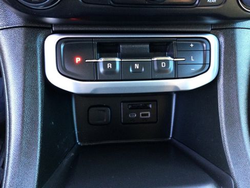 Used 2023 GMC Acadia SLT w/ Elevation Edition image 19