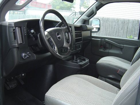 Used 2018 GMC Savana 3500 LT w/ LT Preferred Equipment Group RWD image 7