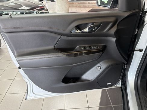Used 2020 GMC Acadia SLT AWD/4WD image 18