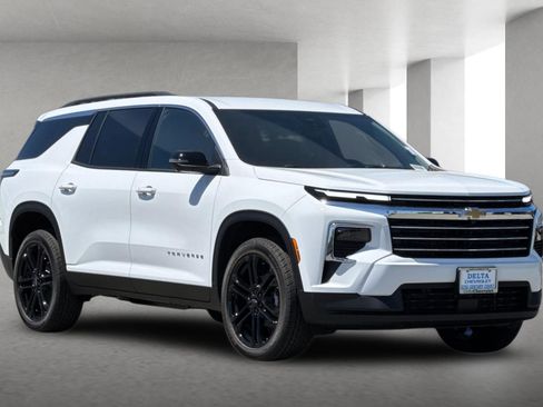 New 2026 Chevrolet Traverse LT w/ Driver Confidence Package FWD image 1