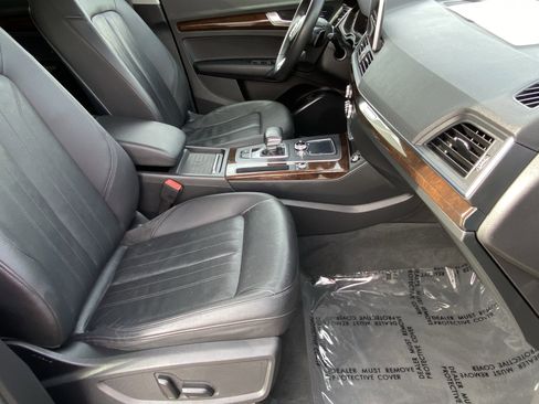 Used 2020 Audi Q5 e Premium w/ Convenience Package image 10