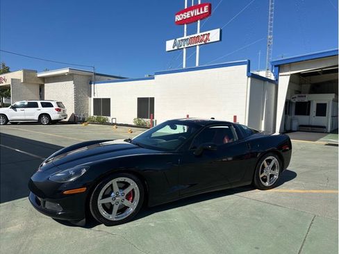 Used 2005 Chevrolet Corvette Coupe w/ Preferred Equipment Group RWD image 12
