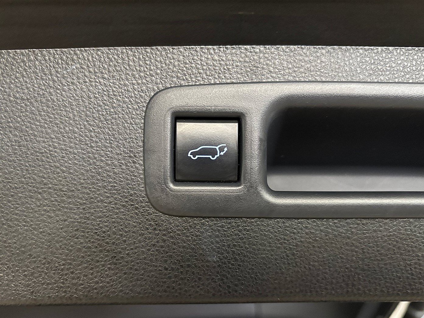 Used 2021 Toyota Highlander XLE FWD image 33