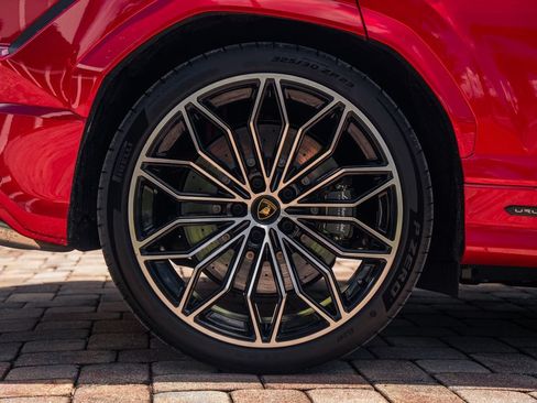 Used 2025 Lamborghini Urus Performante AWD/4WD image 13