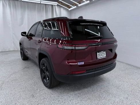 Used 2023 Jeep Grand Cherokee Altitude AWD/4WD image 4