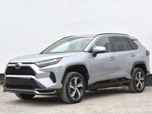 Used 2024 Toyota RAV4 SE w/ Weather & Moonroof Package AWD/4WD image 8