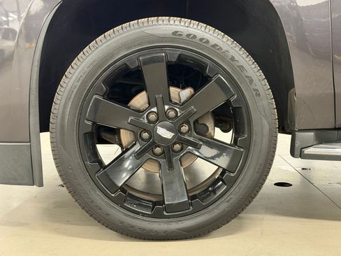 Used 2017 Cadillac Escalade Luxury AWD/4WD image 12
