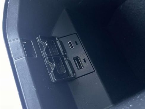 Used 2021 Toyota Camry LE image 19