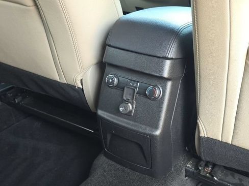 Used 2018 Ford Explorer XLT w/ Equipment Group 202A FWD image 18