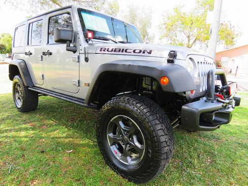 Used 2013 Jeep Wrangler Unlimited Rubicon AWD/4WD image 10