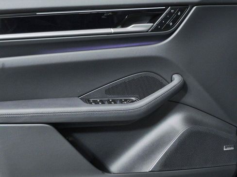 New 2026 Porsche Macan 4 Electric AWD/4WD image 6