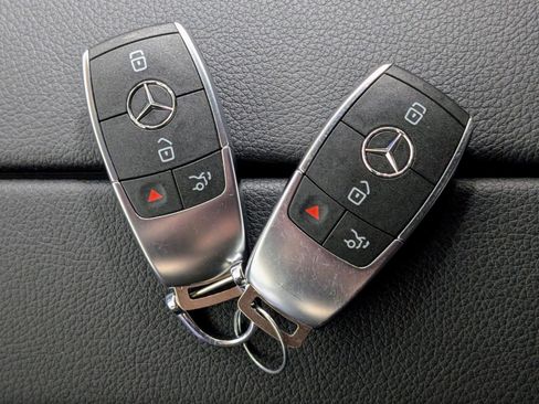 Used 2023 Mercedes-Benz EQB 250+ w/ Exclusive Package image 39