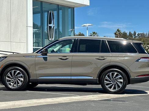 New 2025 Lincoln Aviator AWD w/ Equipment Group 101A image 6