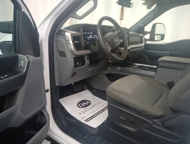 Used 2024 Ford F350 XLT AWD/4WD image 5