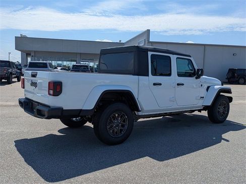 New 2025 Jeep Gladiator Sport image 3