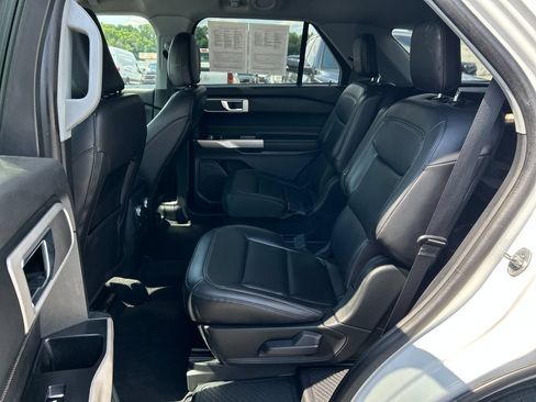 Used 2022 Ford Explorer XLT w/ Equipment Group 202A AWD/4WD image 23