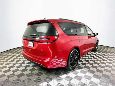 Certified 2025 Chrysler Pacifica Limited FWD image 11
