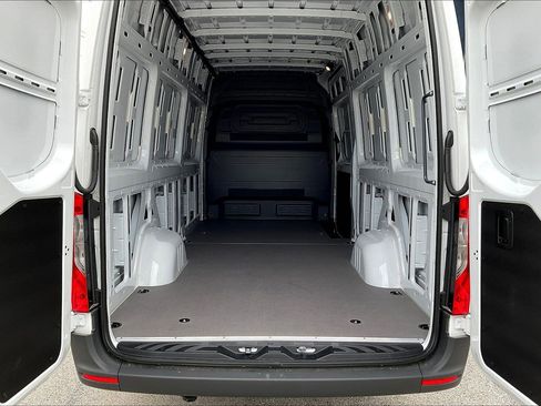Used 2025 Mercedes-Benz Sprinter 2500 image 34