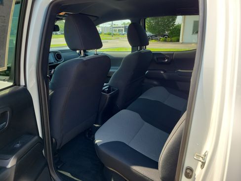 Used 2020 Toyota Tacoma TRD Off-Road w/ Technology Package AWD/4WD image 12