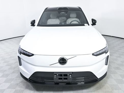 Certified 2025 Volvo EX90 Ultra image 38