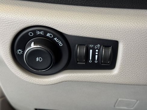Used 2022 Chrysler Pacifica Touring-L AWD/4WD image 17