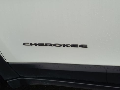 Used 2016 Jeep Cherokee Trailhawk w/ Comfort/Convenience Group image 15