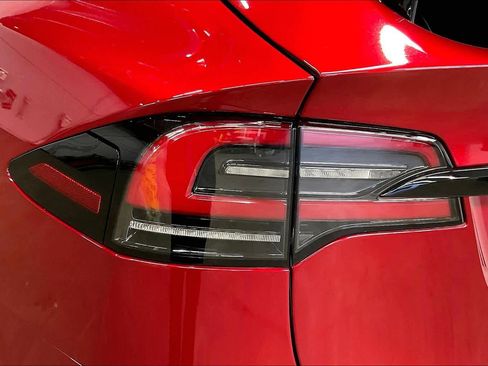 Used 2023 Tesla Model X image 30