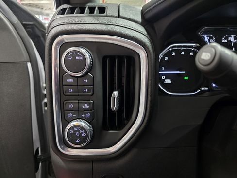Used 2022 GMC Sierra 1500 SLT w/ SLT Premium Plus Package image 31