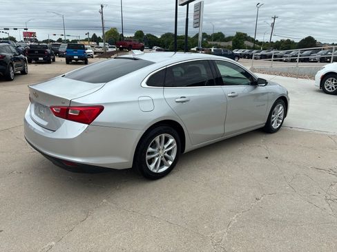 Used 2018 Chevrolet Malibu LT FWD image 6
