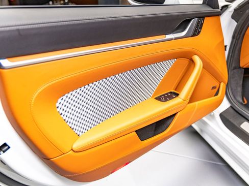 Used 2024 Porsche 911 Cabriolet image 33