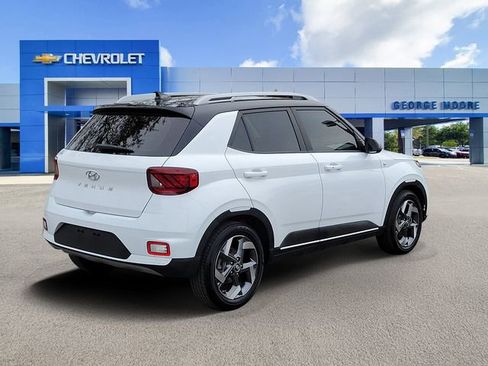 Used 2022 Hyundai Venue Limited w/ Cargo Package image 4
