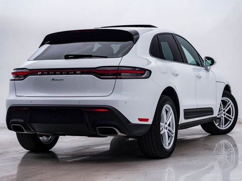 Certified 2025 Porsche Macan image 10