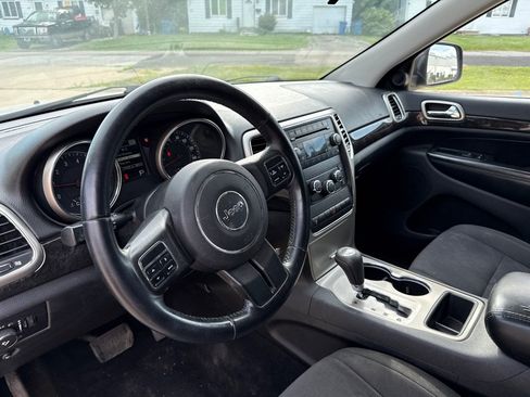 Used 2012 Jeep Grand Cherokee Laredo w/ Laredo E Group AWD/4WD image 14