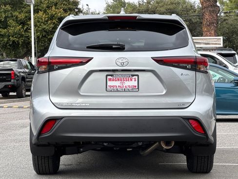 Certified 2025 Toyota Highlander XLE image 4