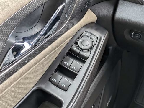 Used 2023 Chevrolet Traverse Premier FWD image 30