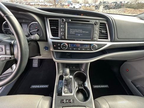 Used 2019 Toyota Highlander Limited image 18