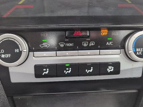 Used 2012 Toyota Camry SE FWD image 23