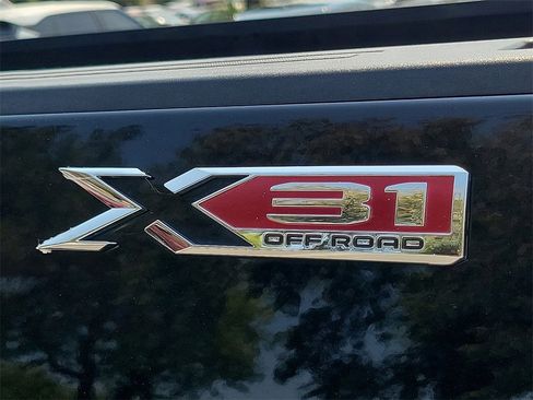 Used 2022 GMC Sierra 2500 SLE w/ SLE Convenience Package image 18