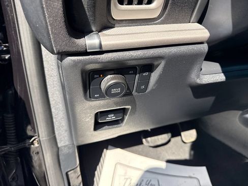 Used 2025 Ford Expedition Active AWD/4WD image 33