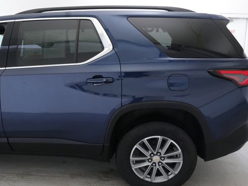 Used 2023 Chevrolet Traverse LT image 5