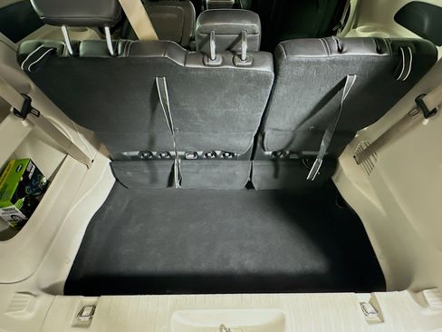 Used 2023 Chrysler Pacifica Touring-L image 30