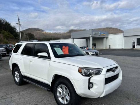 Used 2017 Toyota 4Runner SR5 RWD image 4