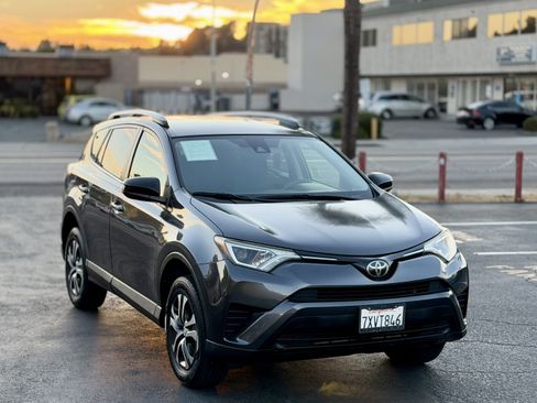 Used 2017 Toyota RAV4 LE w/ Carpet Mat Package FWD image 5