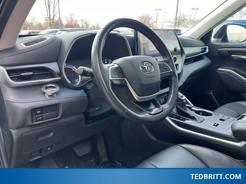Used 2024 Toyota Highlander XLE image 24