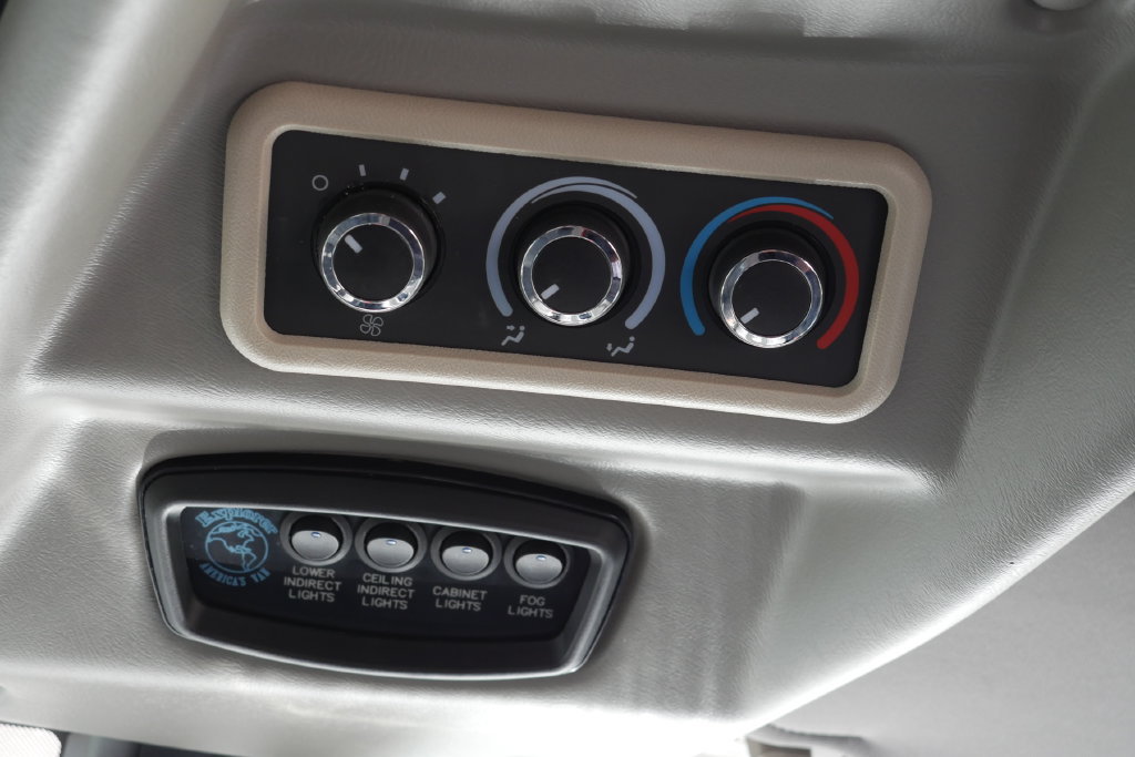 Used 2022 Chevrolet Express 2500 Extended w/ Enhanced Convenience Package RWD image 11