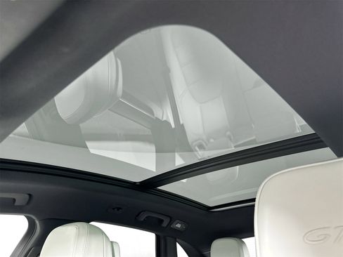 Certified 2022 Porsche Macan GTS image 36