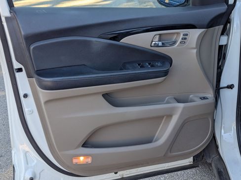 Used 2018 Honda Pilot Touring image 11