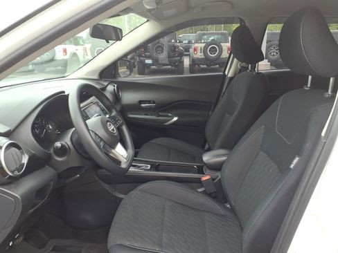 Used 2023 Nissan Kicks SV FWD image 18