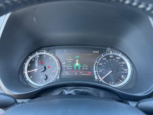 Used 2024 Toyota Highlander LE image 12