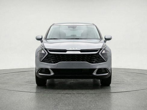 Used 2025 Kia Sportage LX image 2